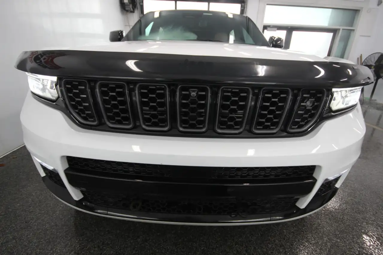 Jeep Grand Cherokee - Image 8