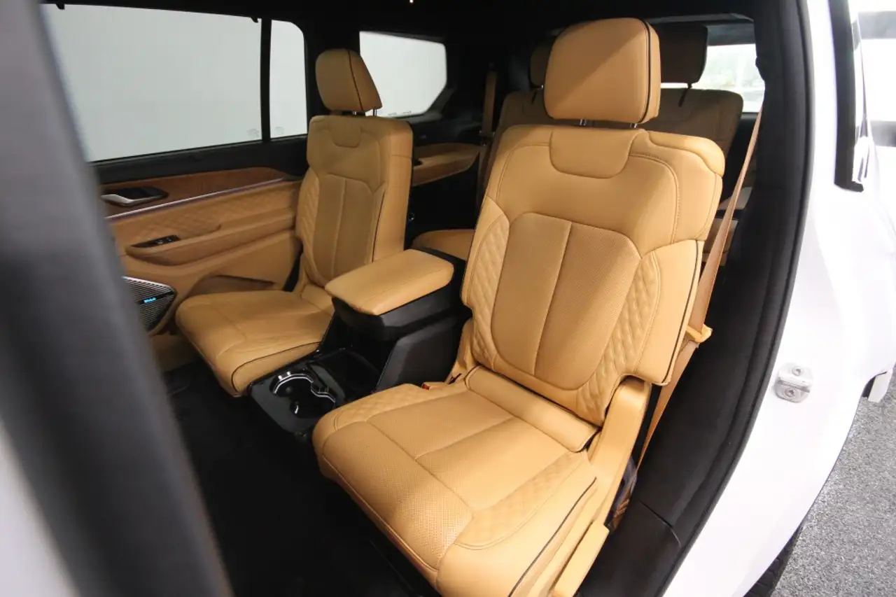 Jeep Grand Cherokee - Image 28