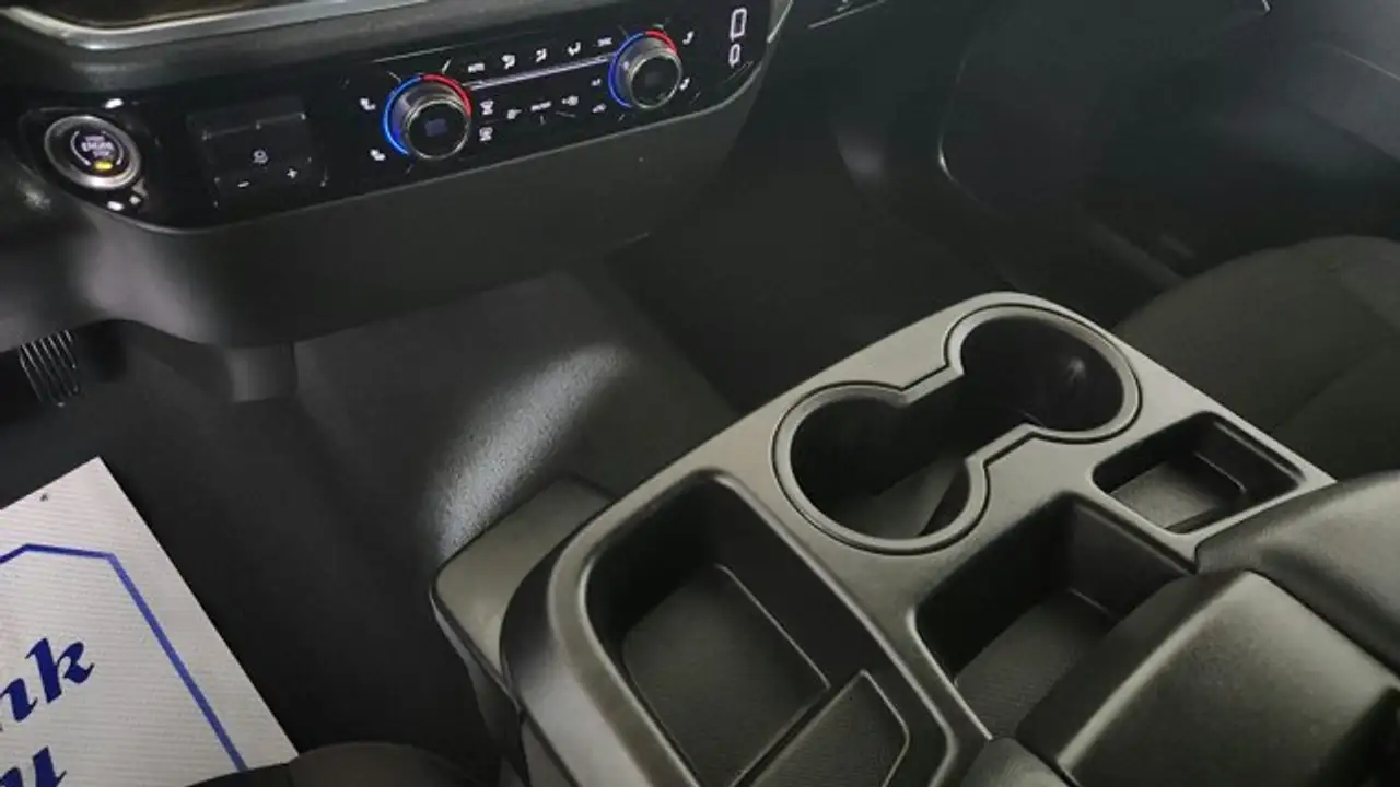 Chevrolet Silverado 1500 - Image 24