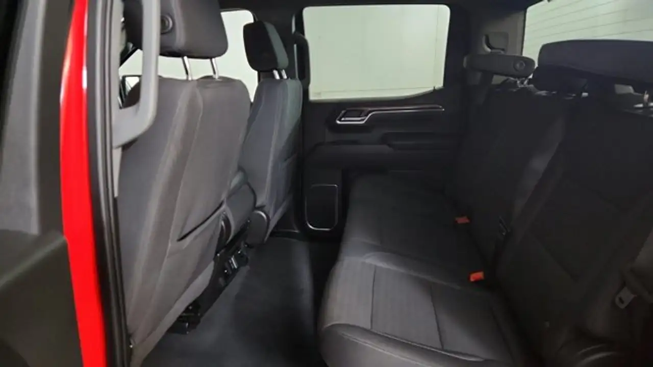 Chevrolet Silverado 1500 - Image 19