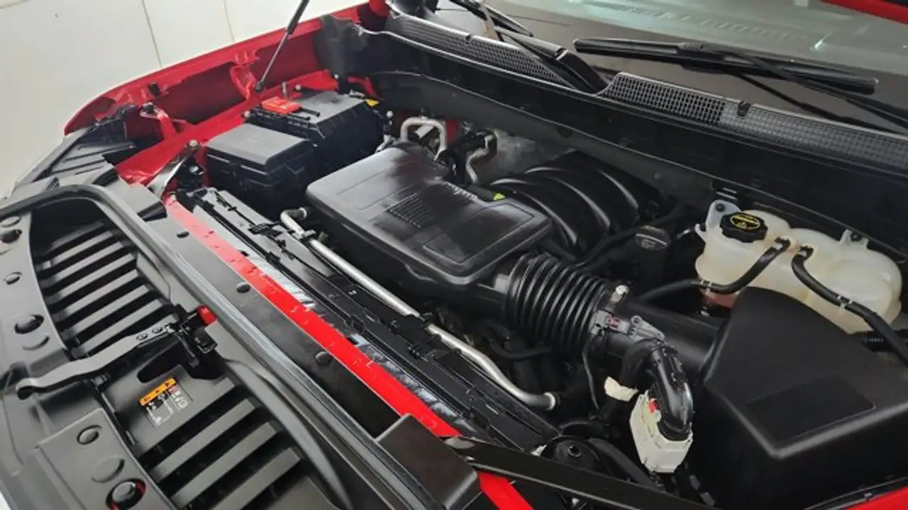Chevrolet Silverado 1500 - Image 21