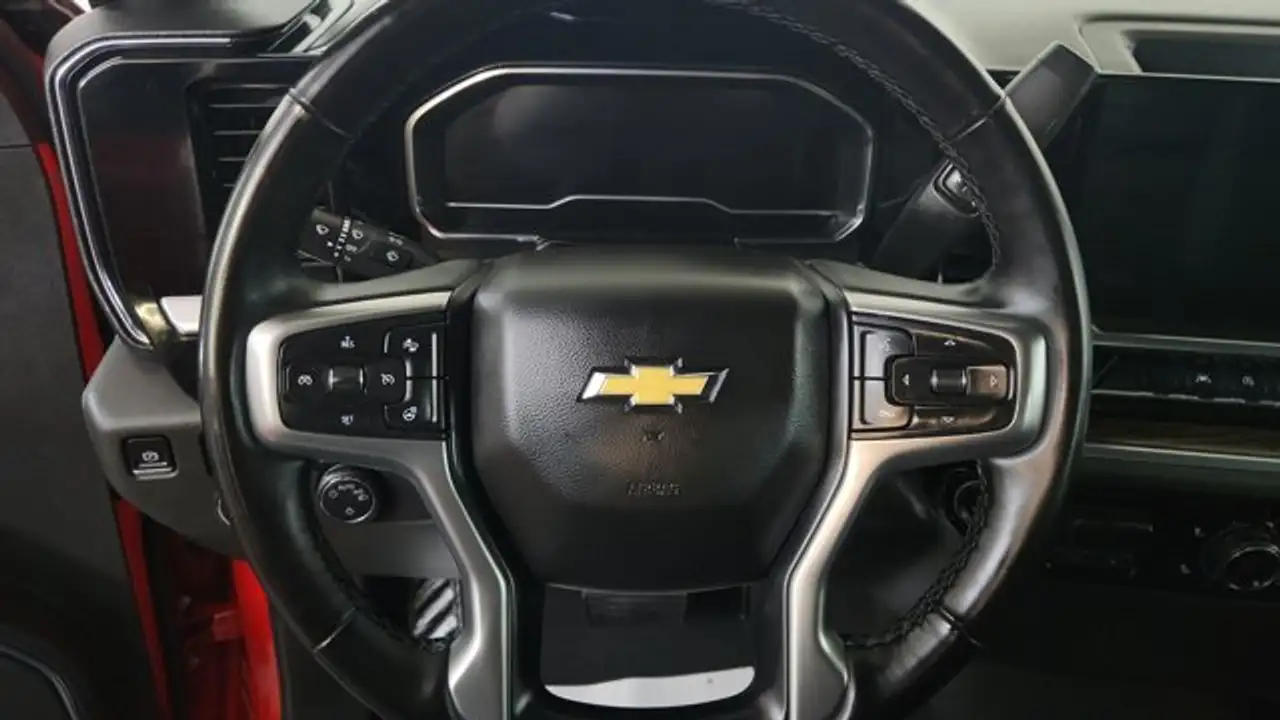 Chevrolet Silverado 1500 - Image 22