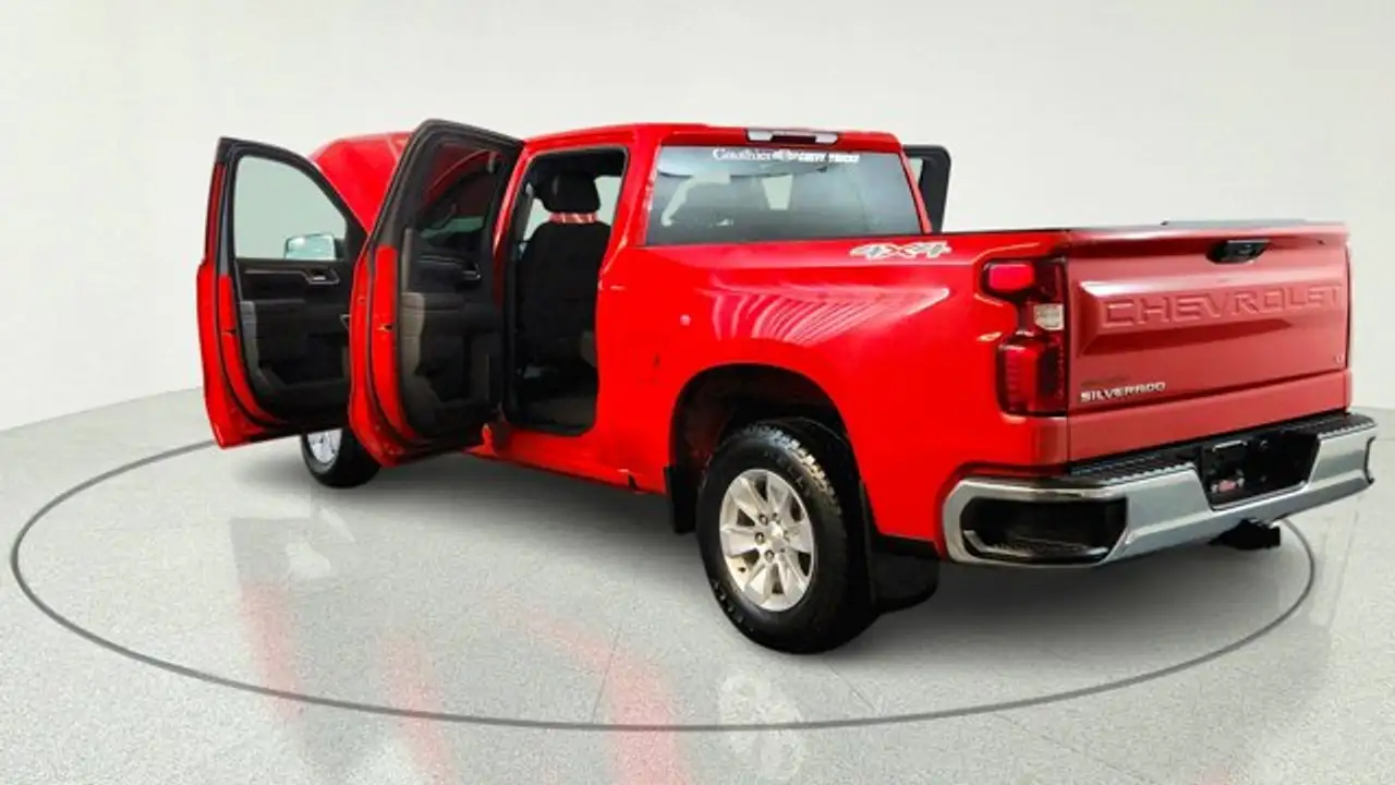 Chevrolet Silverado 1500 - Image 10