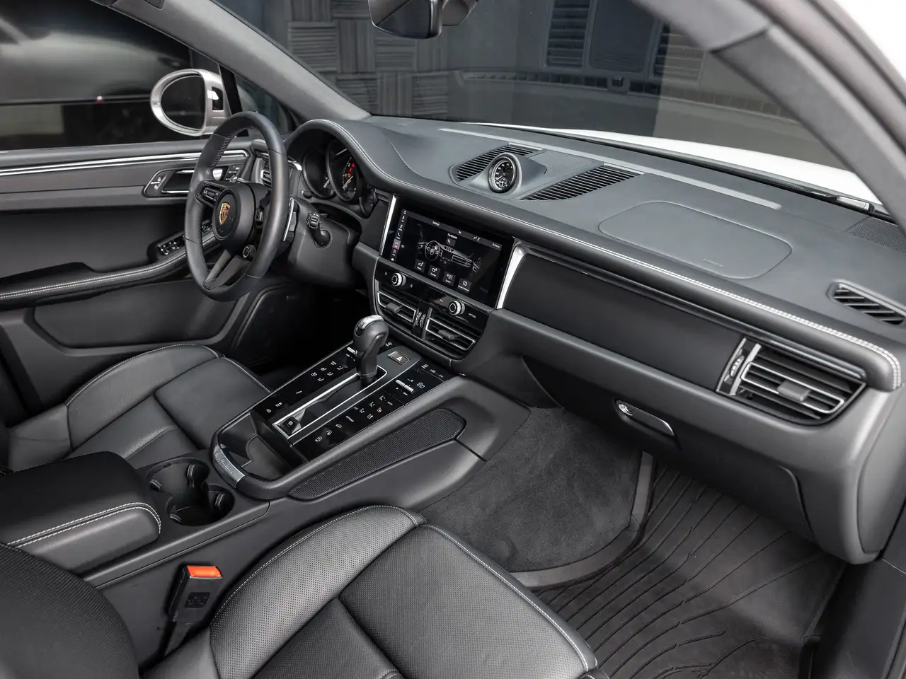 Porsche Macan - Image 22