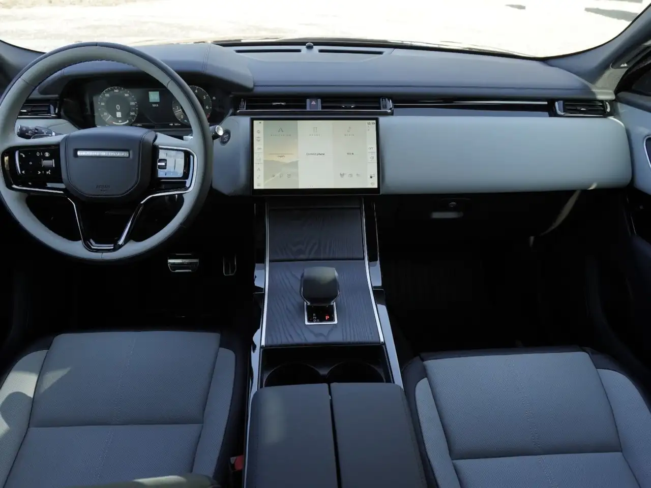 Land Rover Range Rover Velar - Image 18