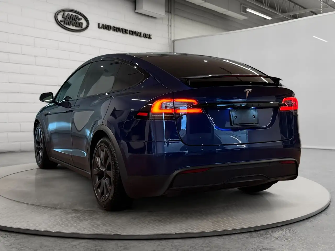 Tesla Model X - Image 7