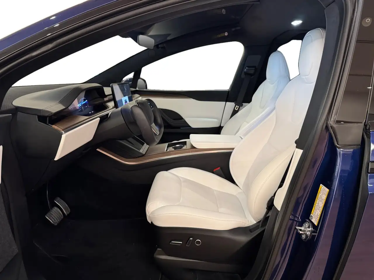 Tesla Model X - Image 10