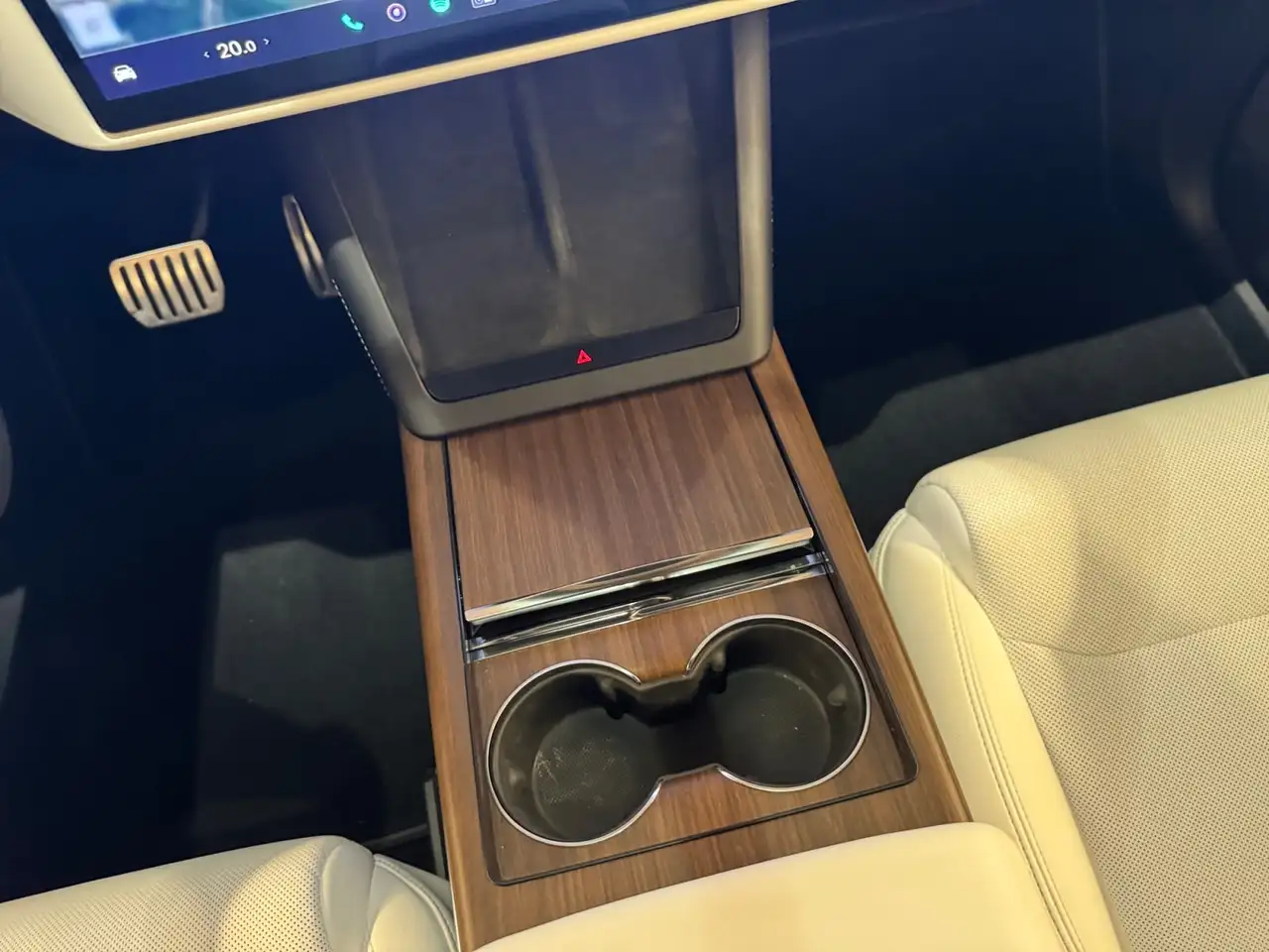 Tesla Model X - Image 15