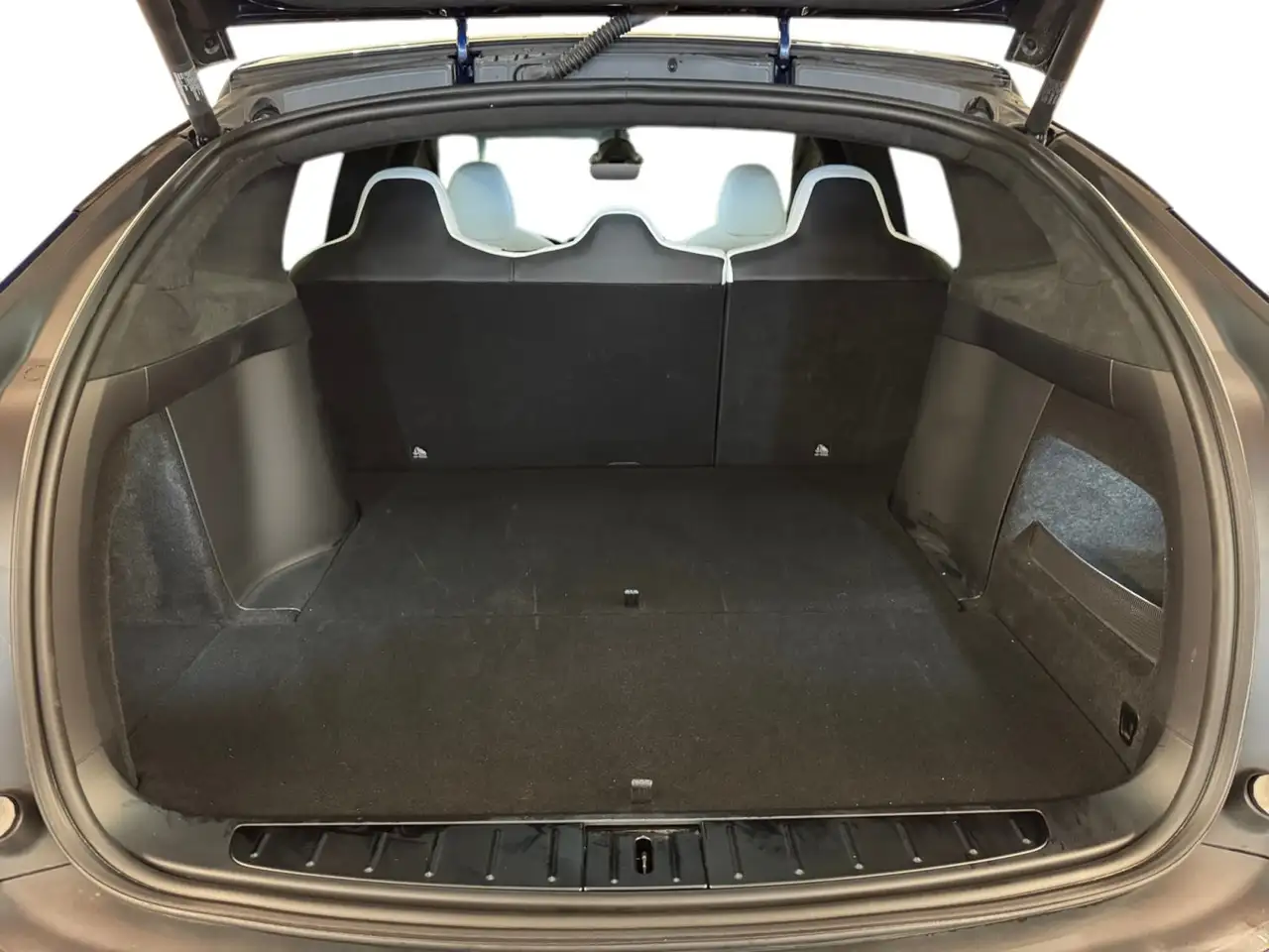 Tesla Model X - Image 21