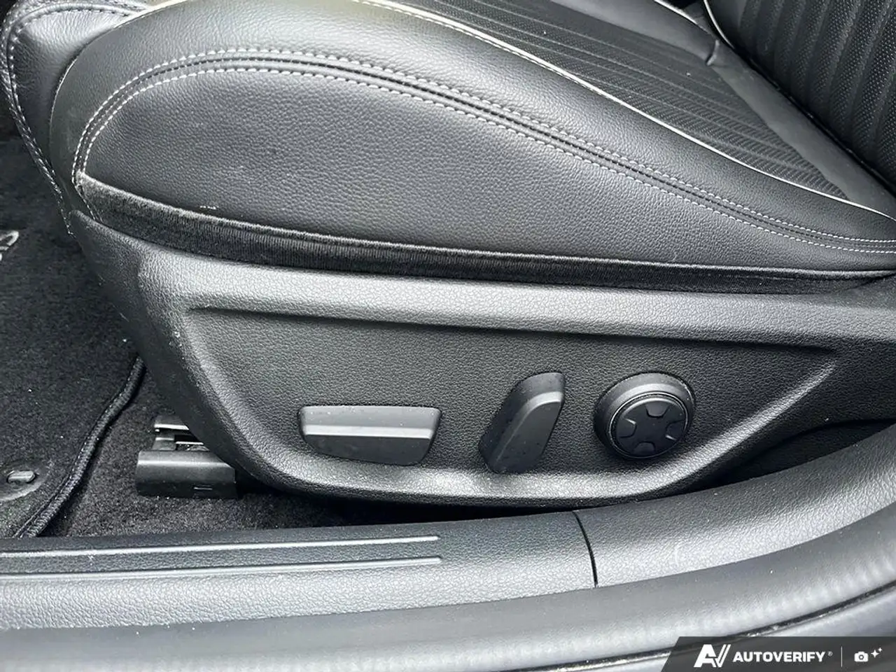 Genesis G70 - Image 24