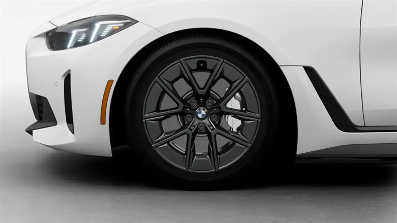 BMW i4 - Image 7