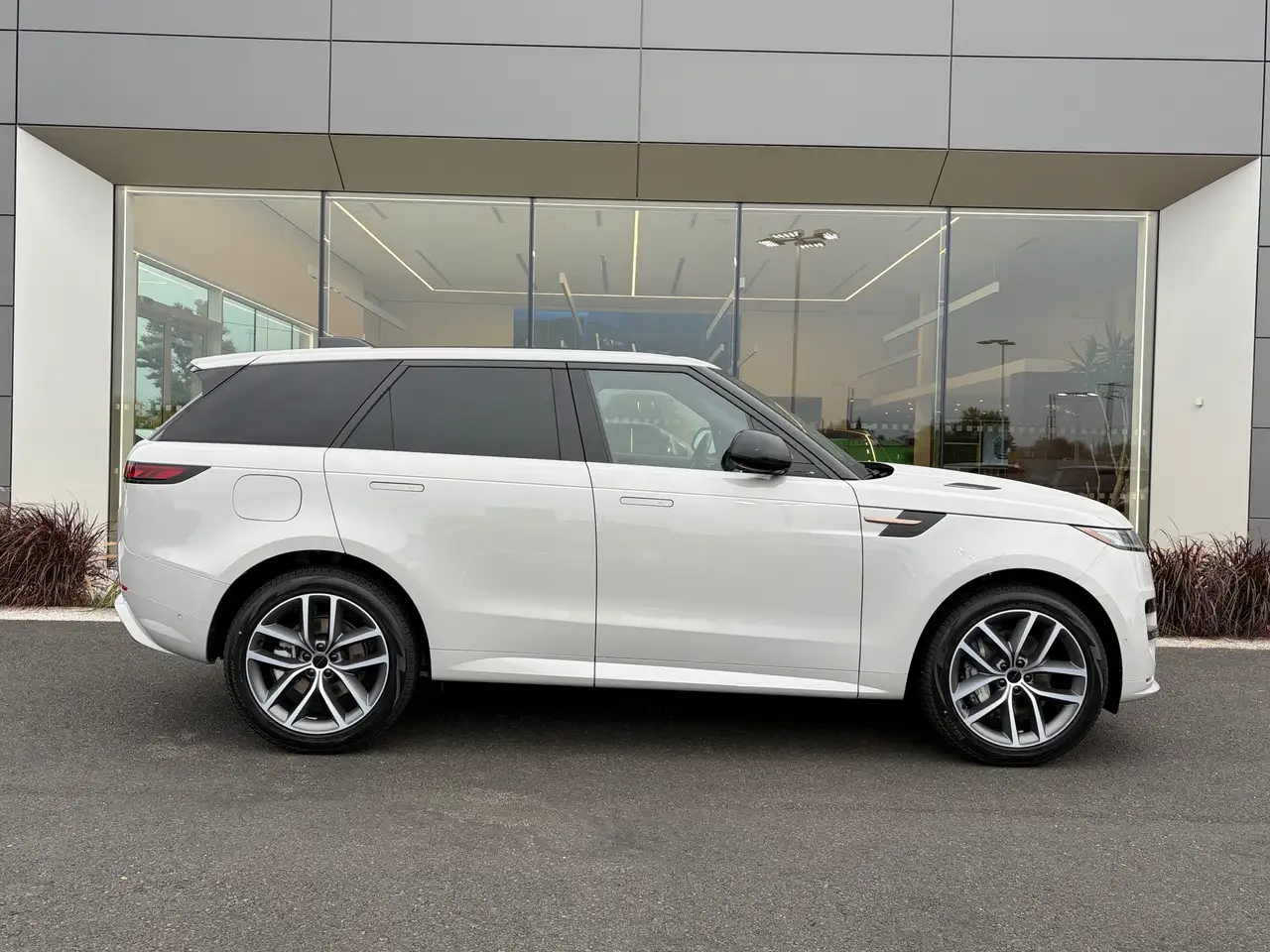 Land Rover Range Rover Sport - Image 7