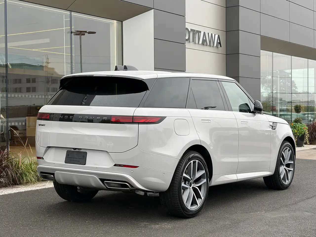 Land Rover Range Rover Sport - Image 6