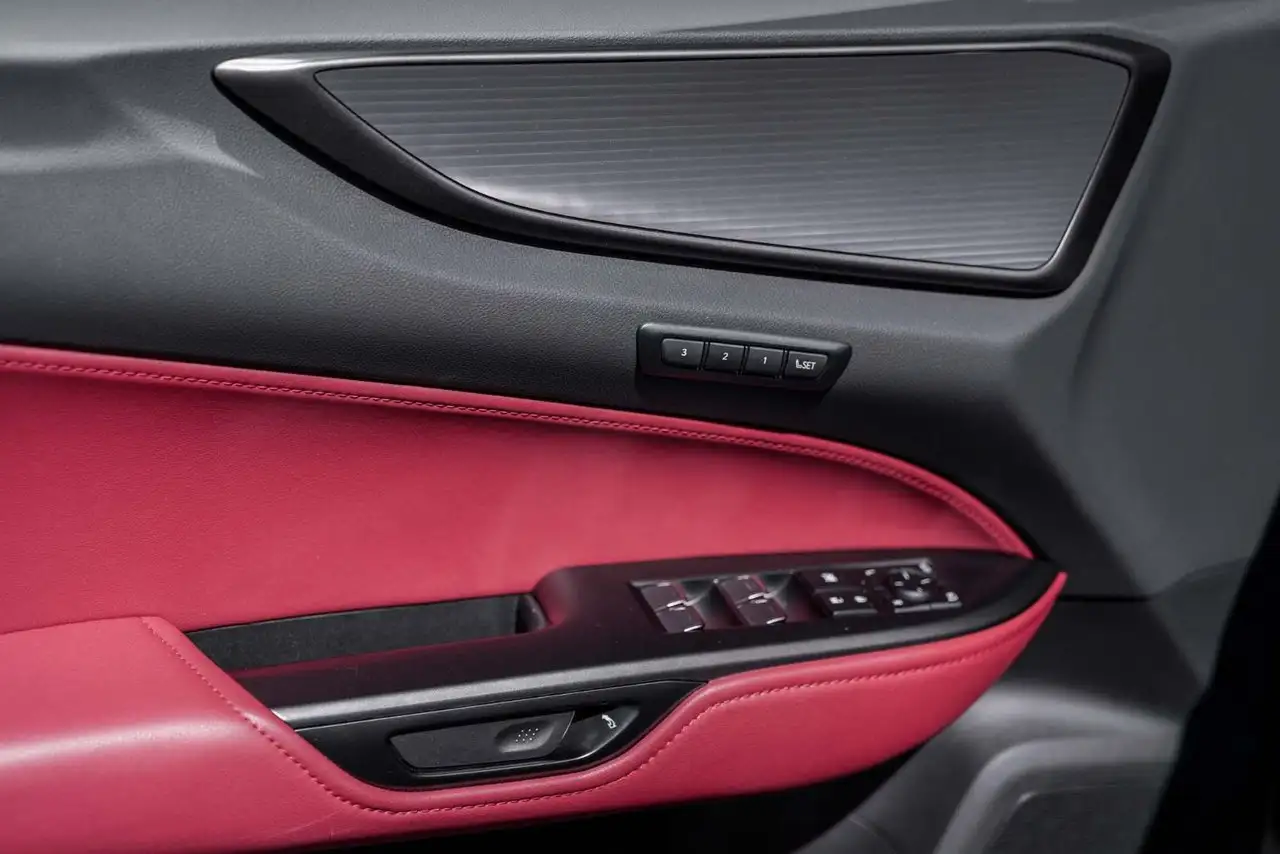 Lexus NX - Image 25