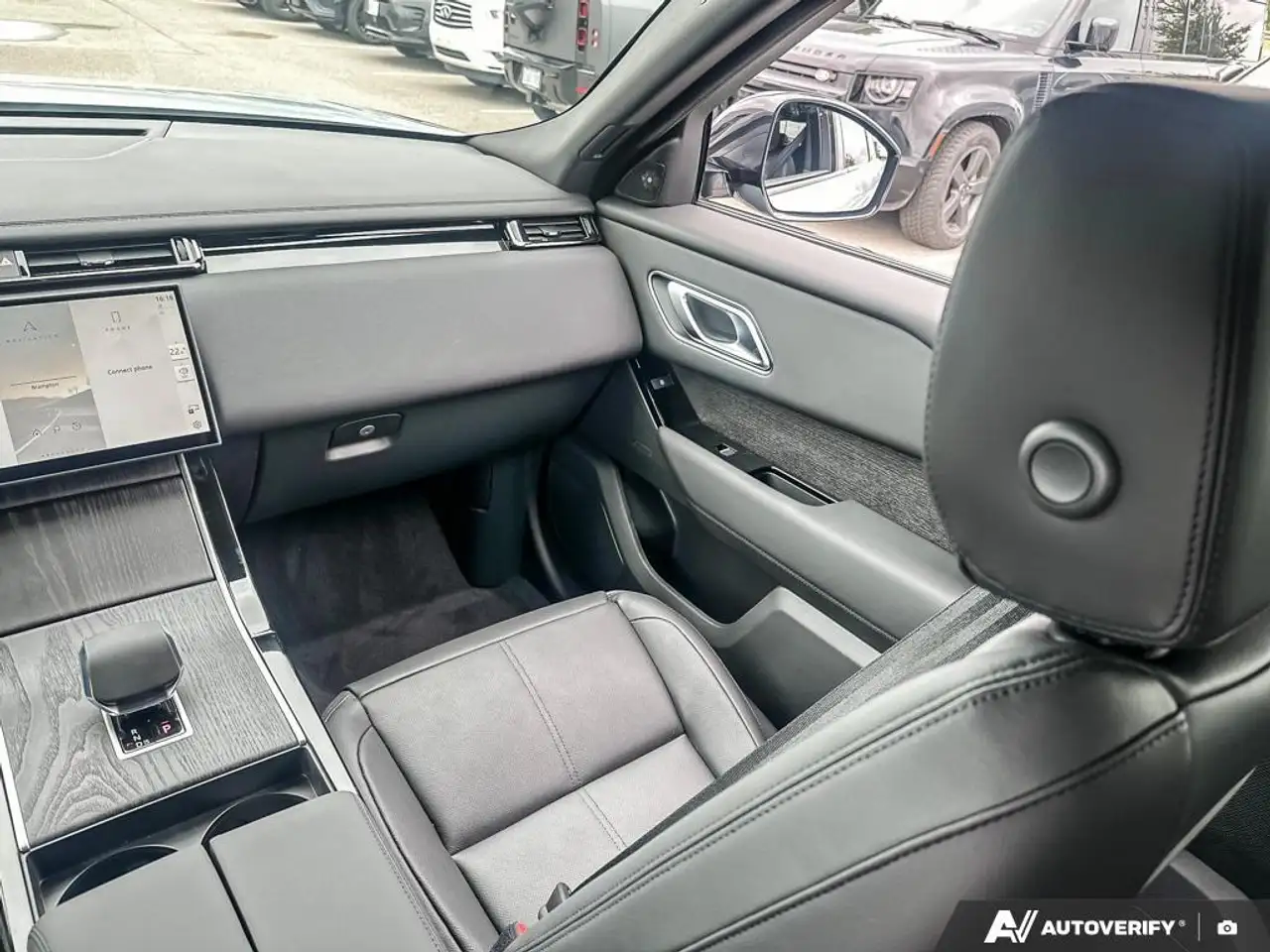 Land Rover Range Rover Velar - Image 24