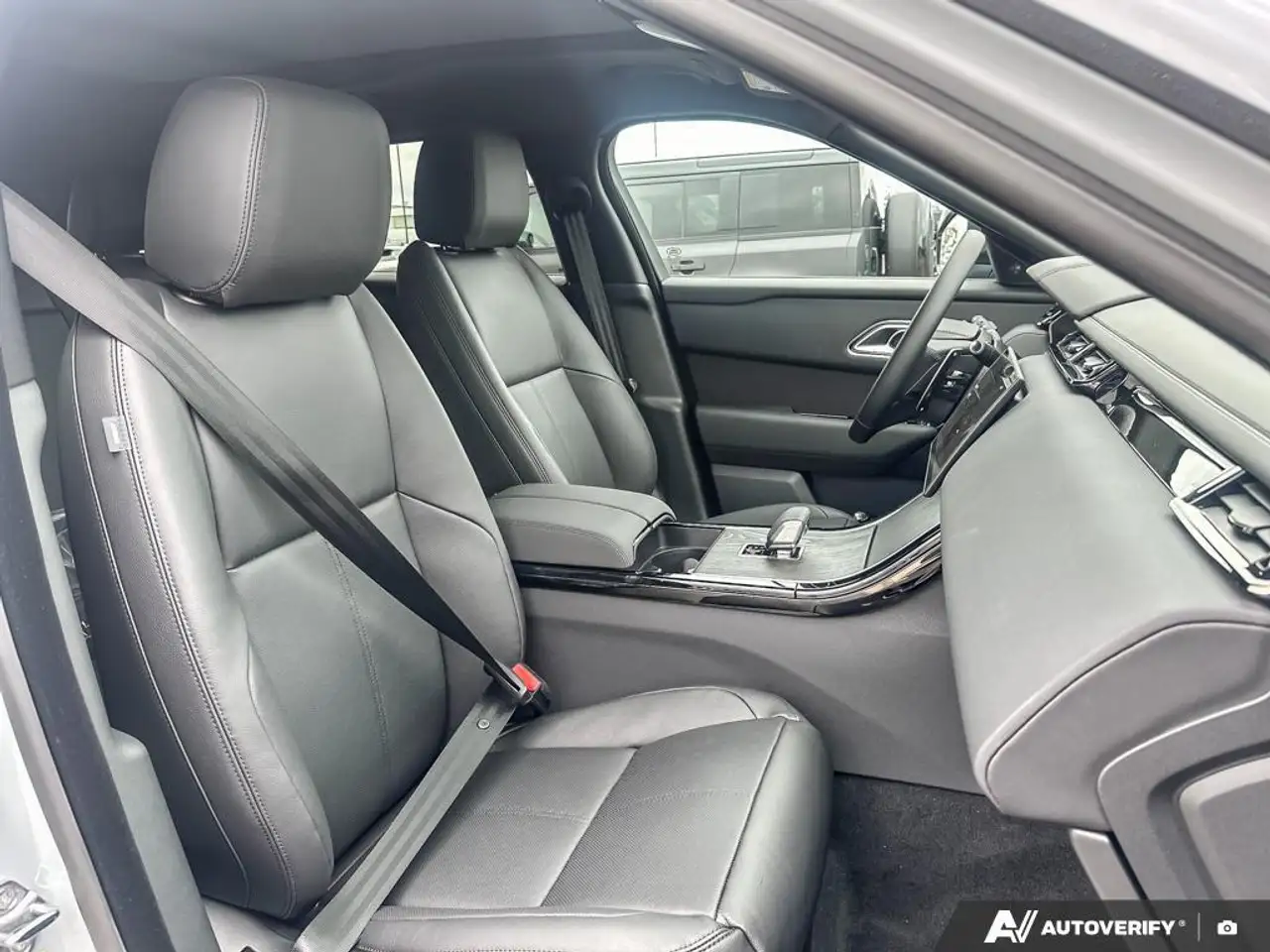 Land Rover Range Rover Velar - Image 21