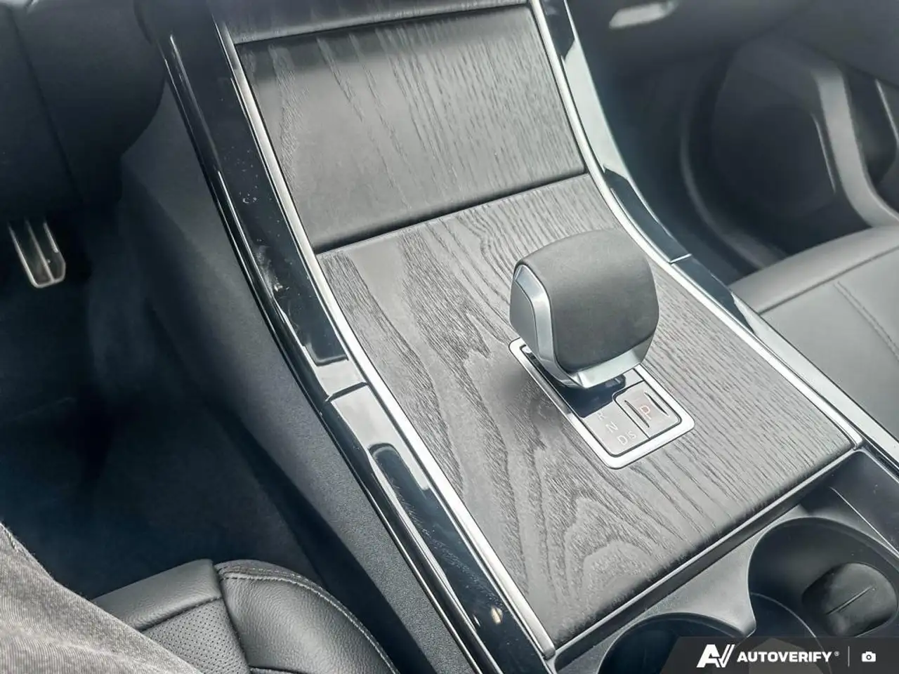 Land Rover Range Rover Velar - Image 17