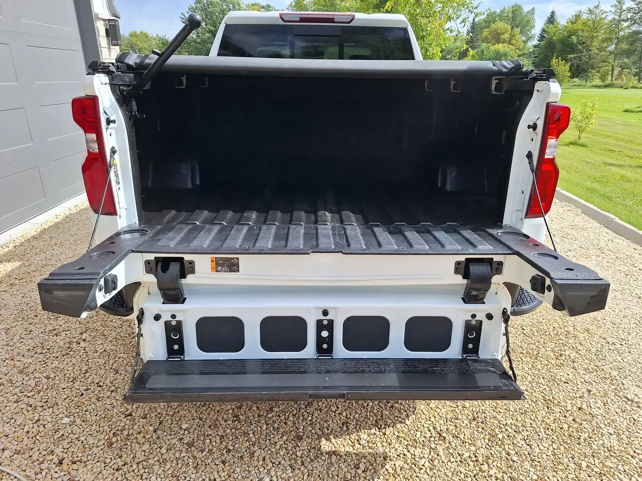 Chevrolet Silverado 1500 - Image 4