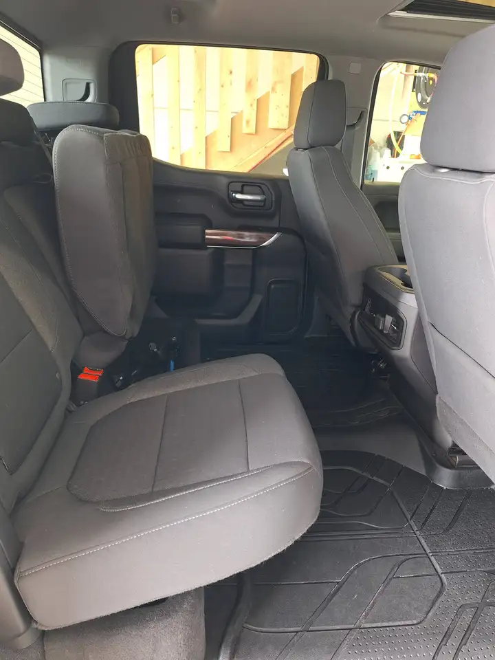 Chevrolet Silverado 1500 - Image 9