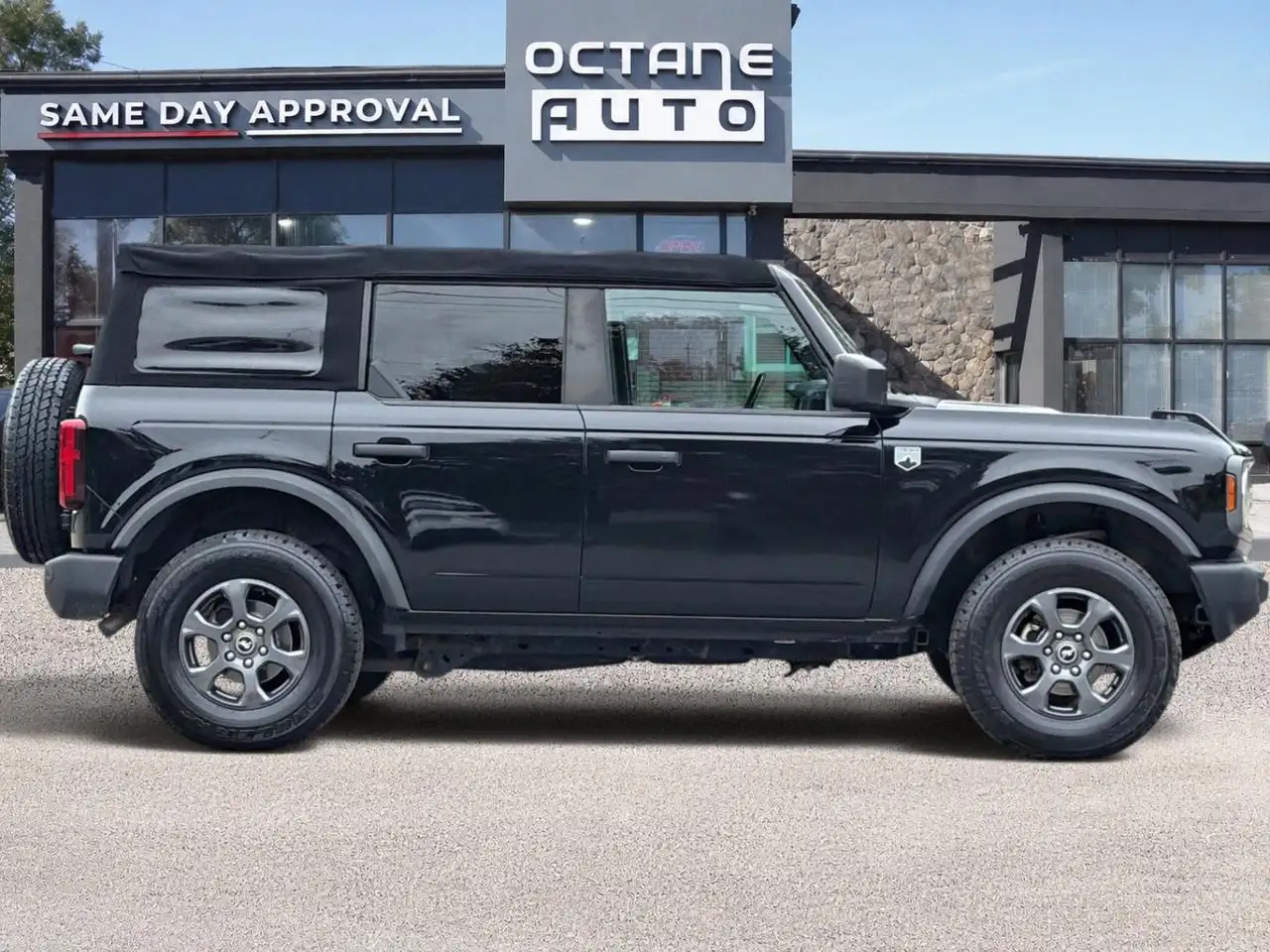 Ford Bronco - Image 4