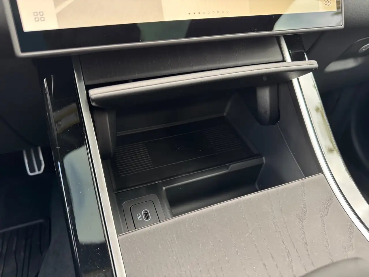 Land Rover Range Rover Velar - Image 17