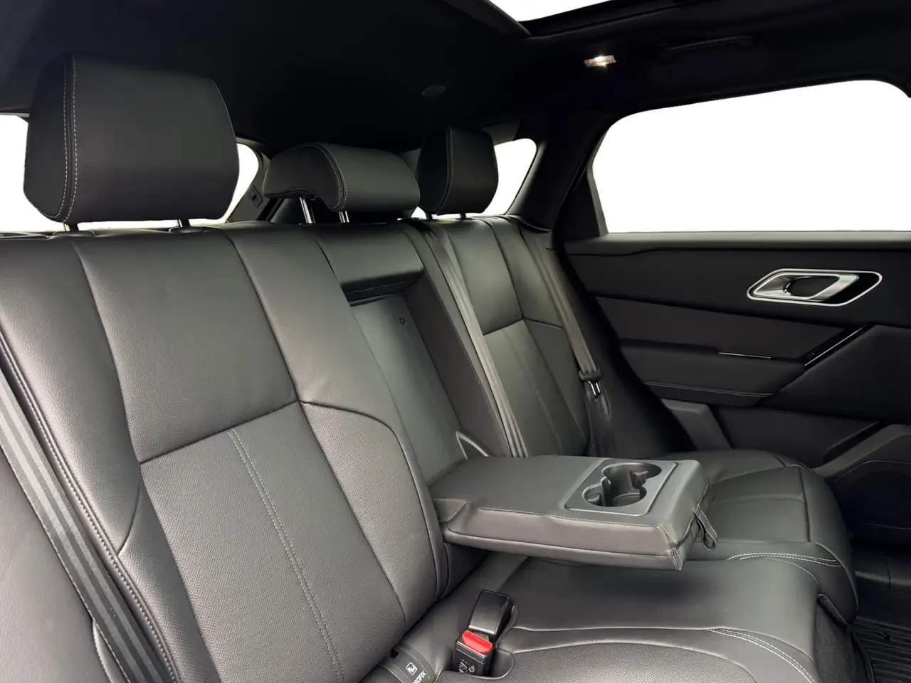 Land Rover Range Rover Velar - Image 21