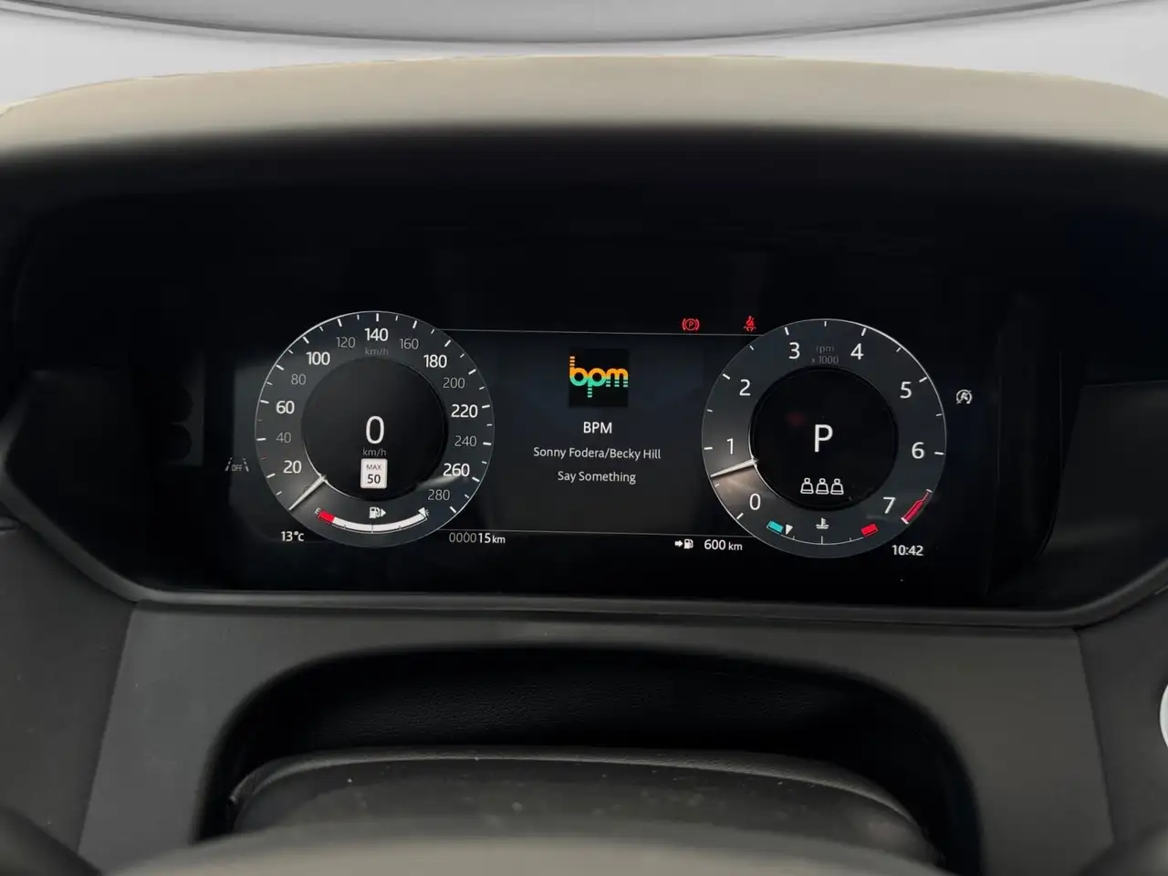 Land Rover Range Rover Velar - Image 13