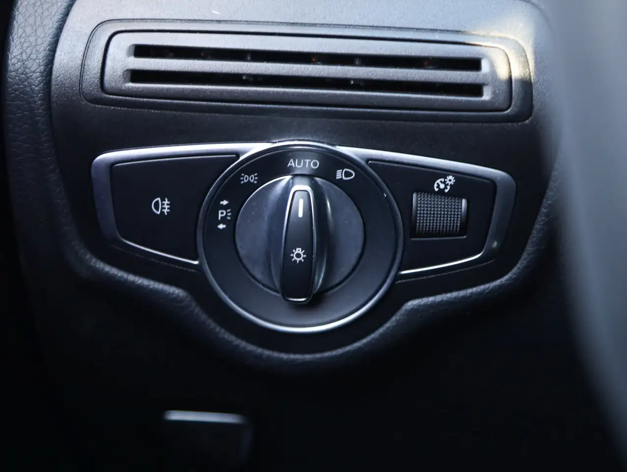 Mercedes-Benz GLC - Image 20