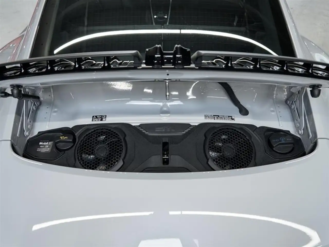 Porsche 911 - Image 17