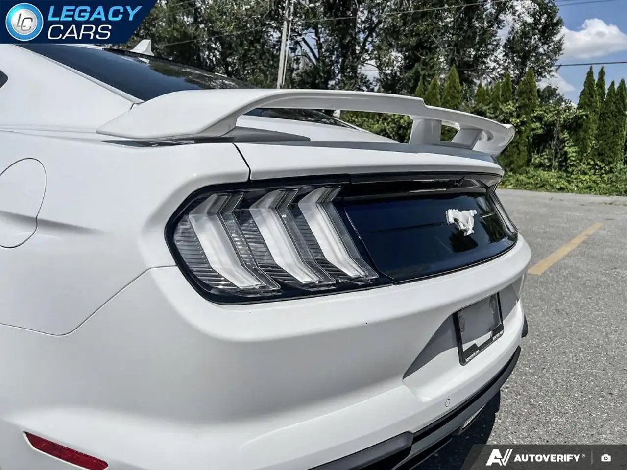 Ford Mustang - Image 10
