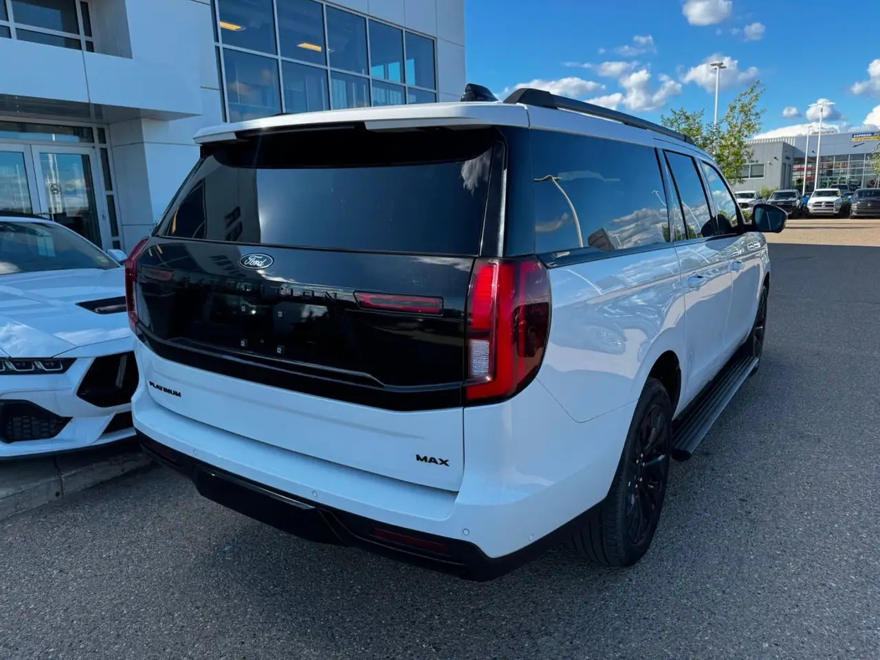 Ford Expedition - Image 7