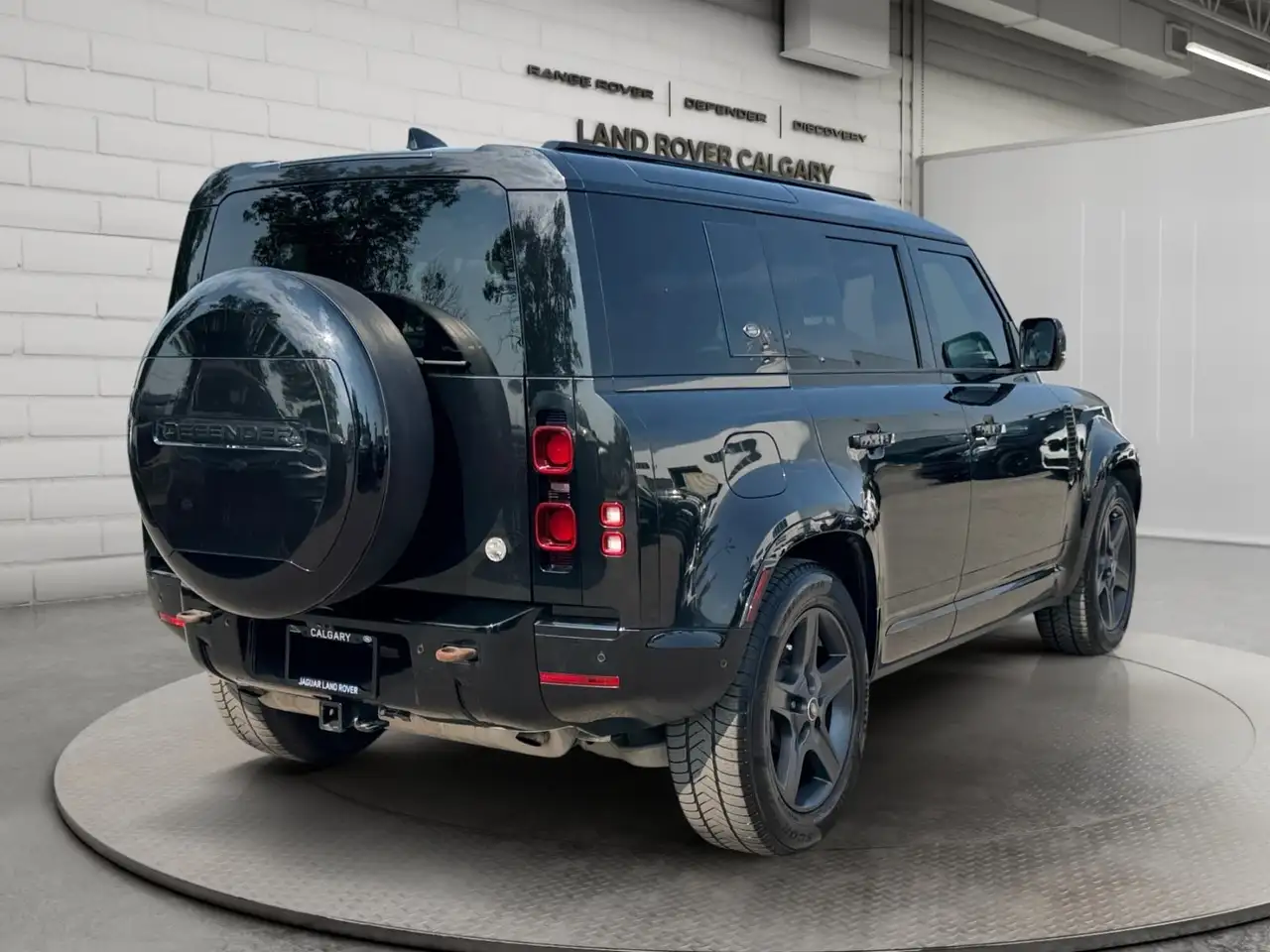 Land Rover Defender - Image 5