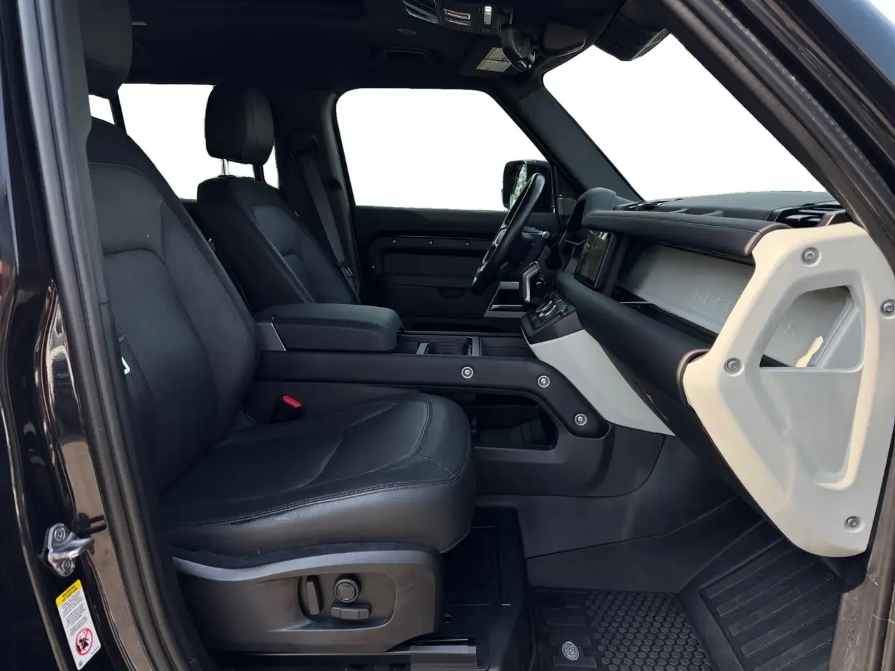 Land Rover Defender - Image 18