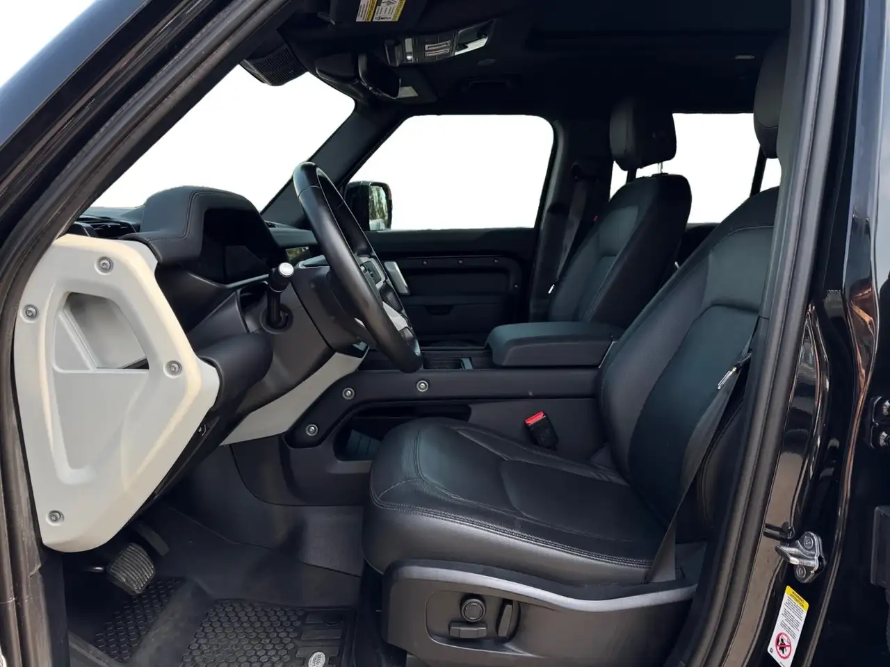 Land Rover Defender - Image 9