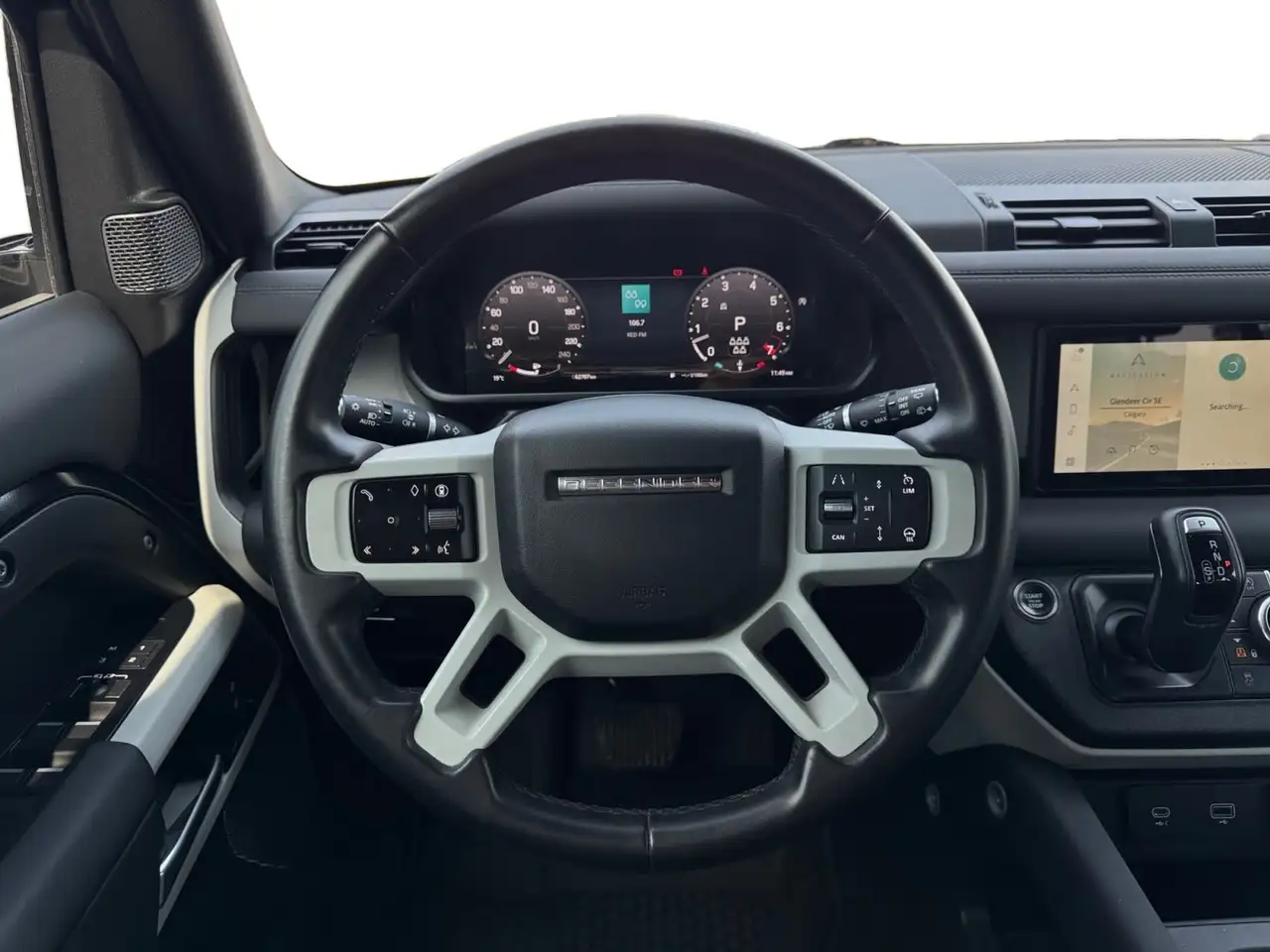 Land Rover Defender - Image 12