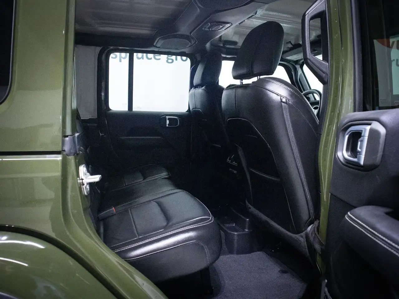 Jeep Wrangler - Image 17