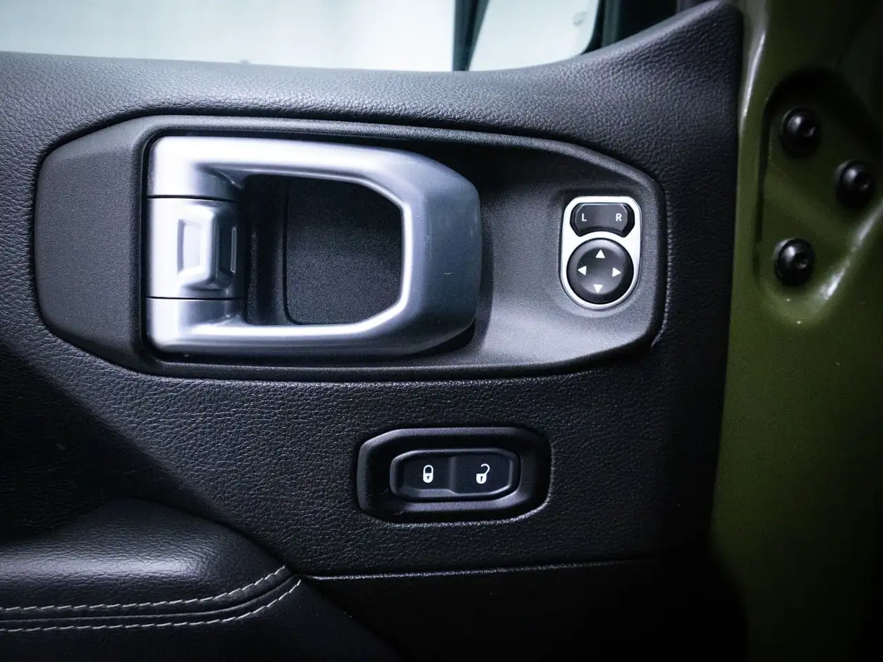 Jeep Wrangler - Image 20