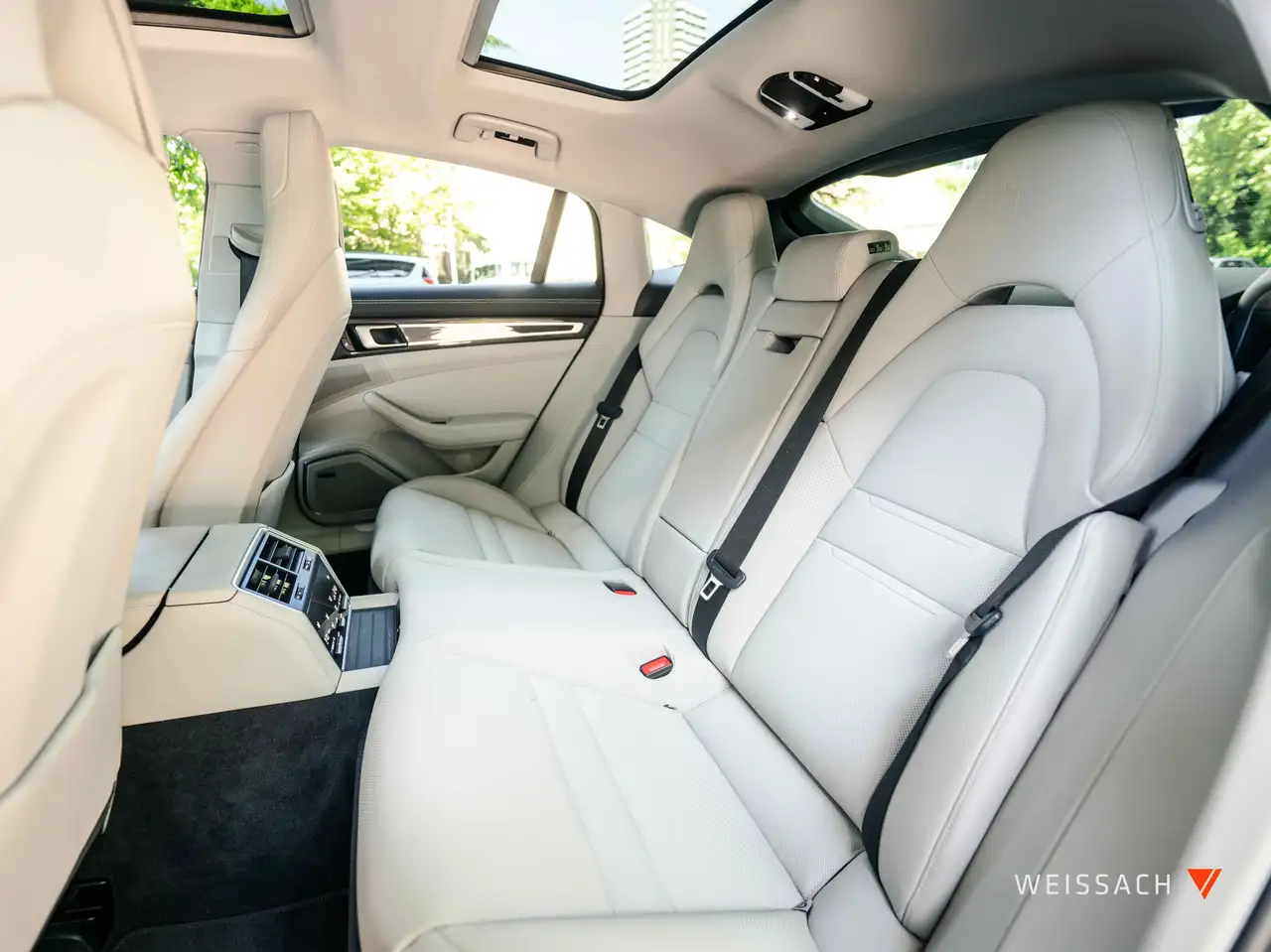 Porsche Panamera - Image 19