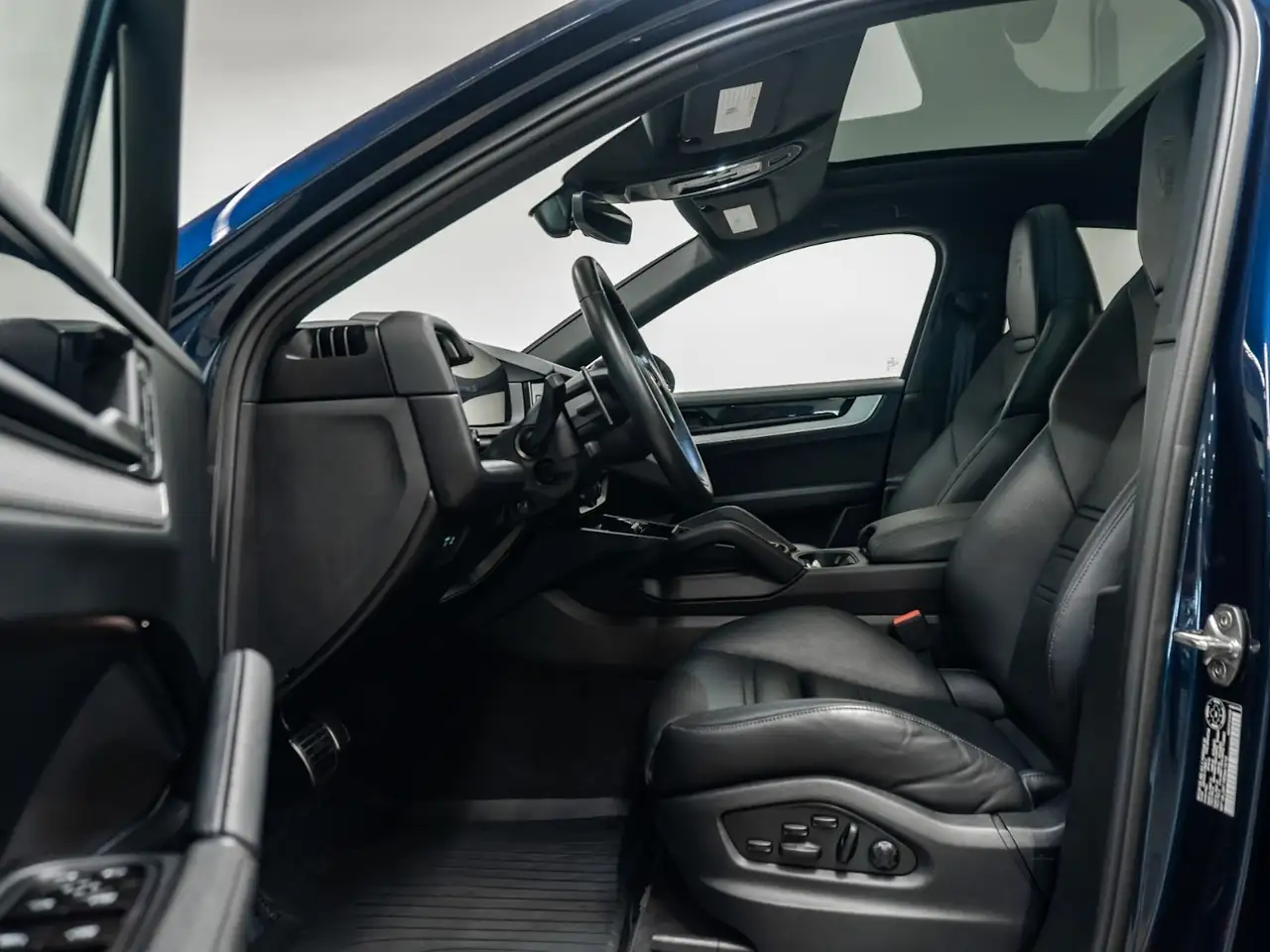 Porsche Cayenne - Image 29