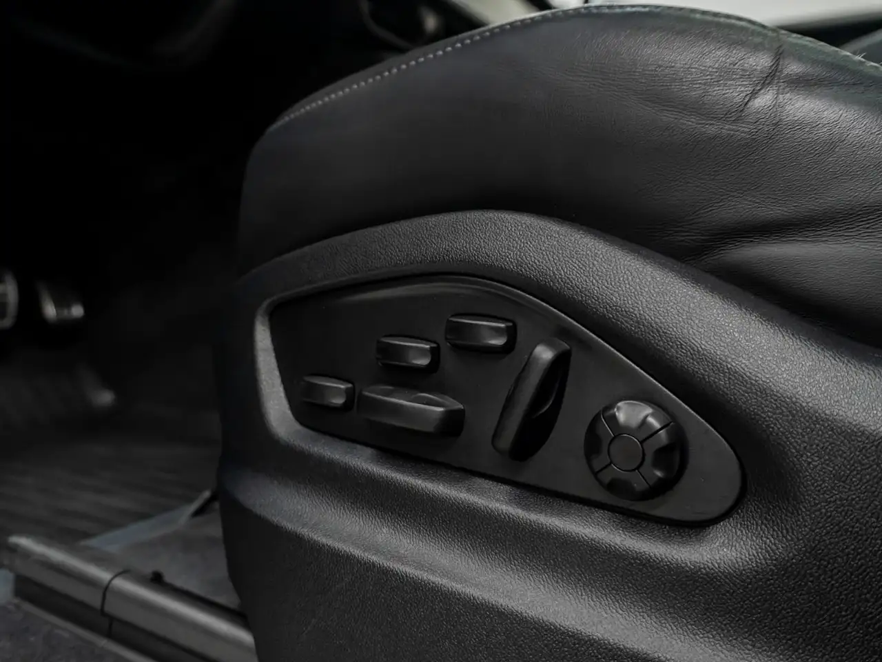 Porsche Cayenne - Image 28