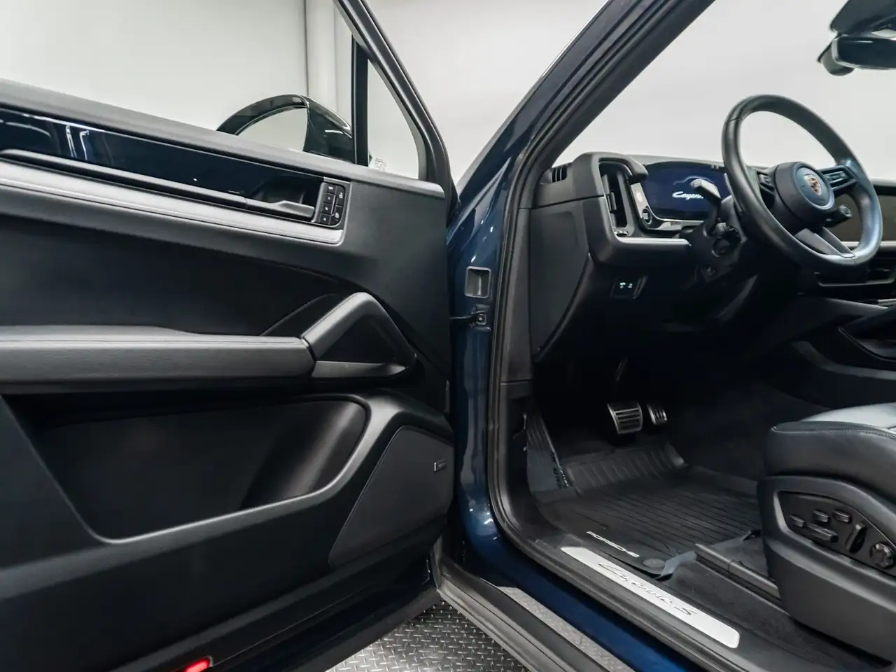 Porsche Cayenne - Image 4