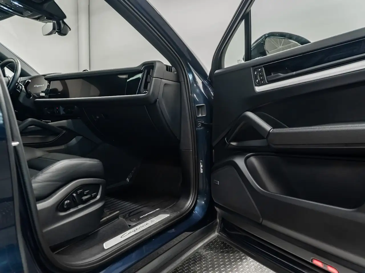 Porsche Cayenne - Image 24