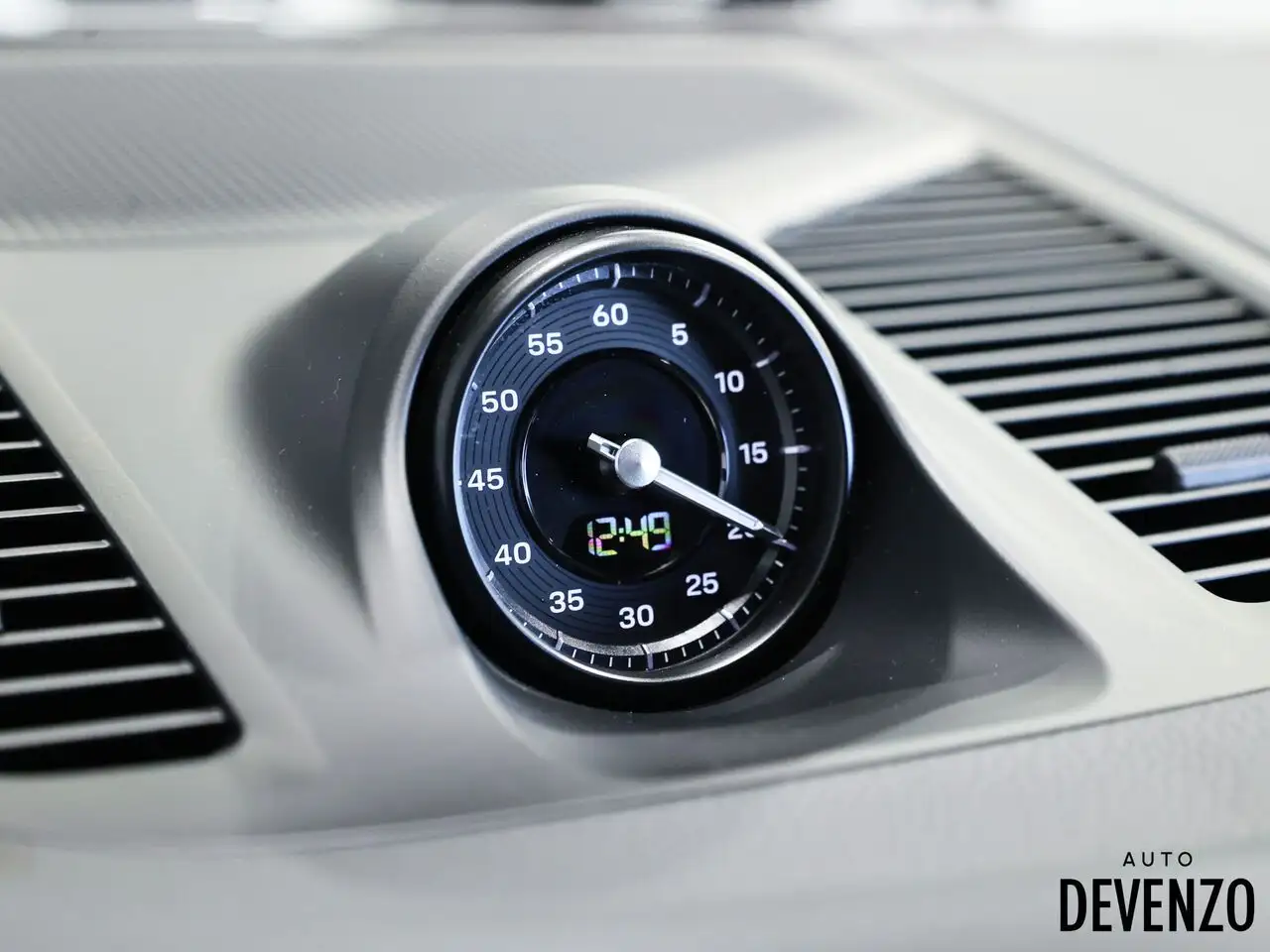 Porsche Cayenne - Image 17