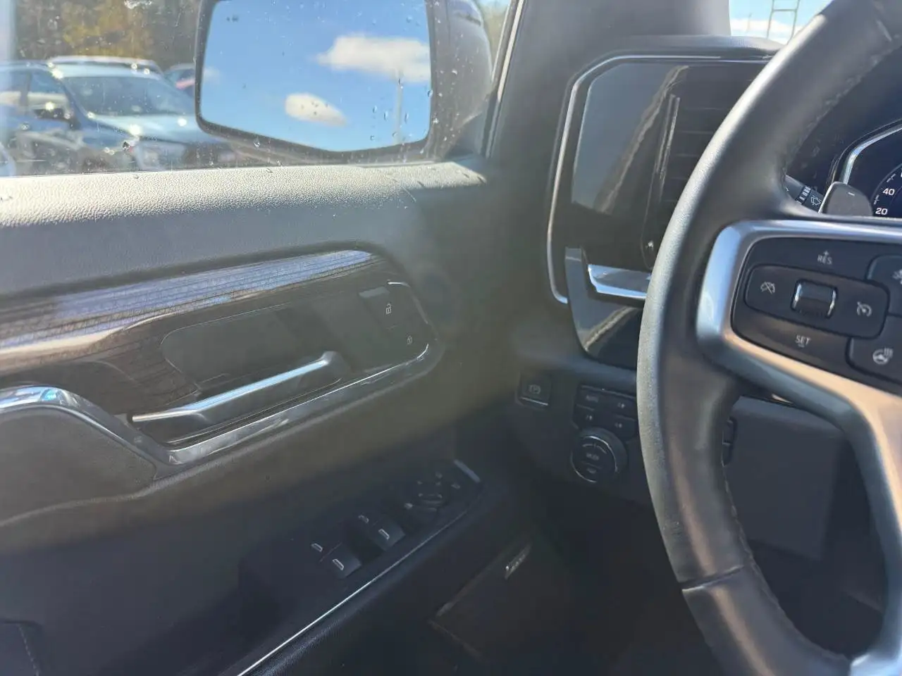 Chevrolet Silverado 1500 - Image 11
