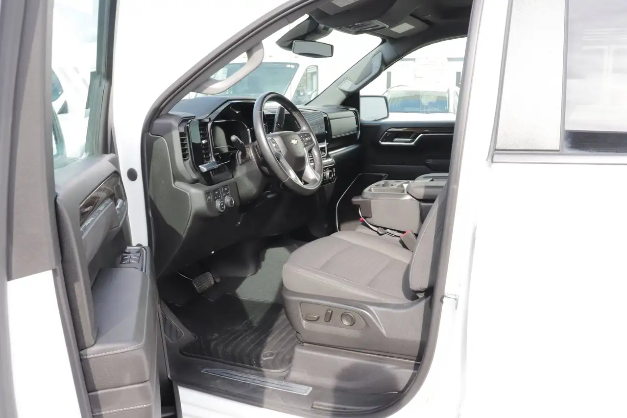 Chevrolet Silverado 1500 - Image 7