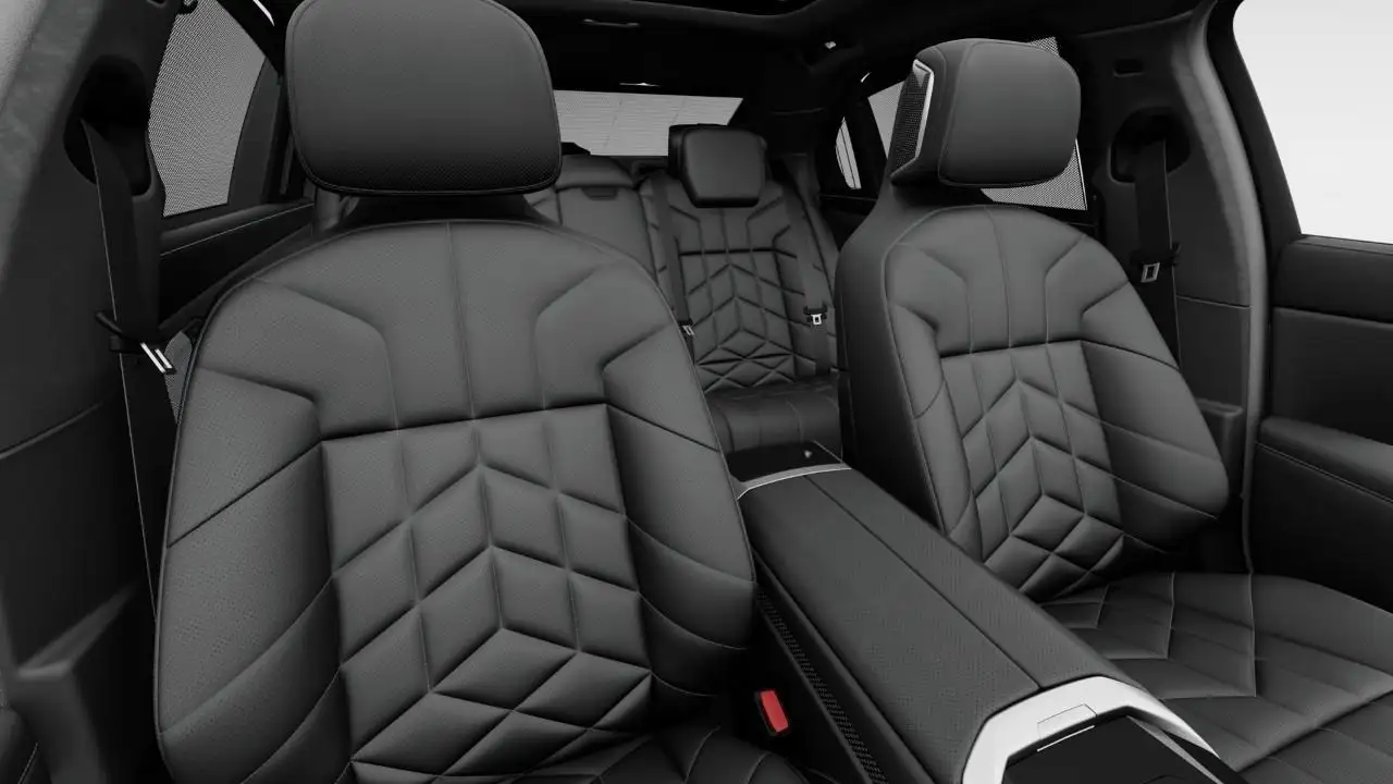 BMW 7 Series - Image 11