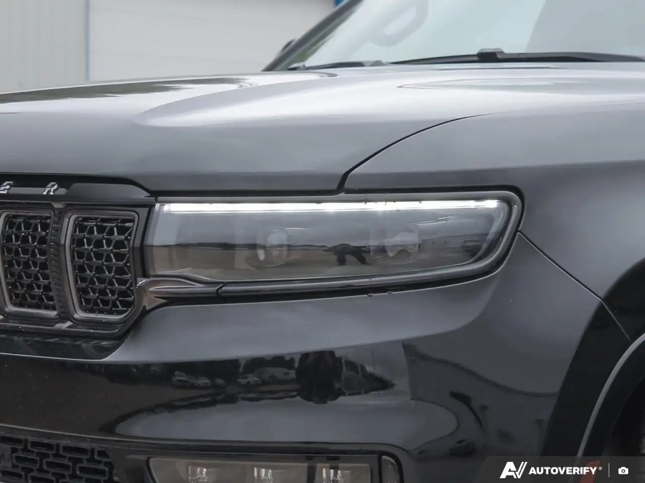 Jeep Grand Wagoneer - Image 10