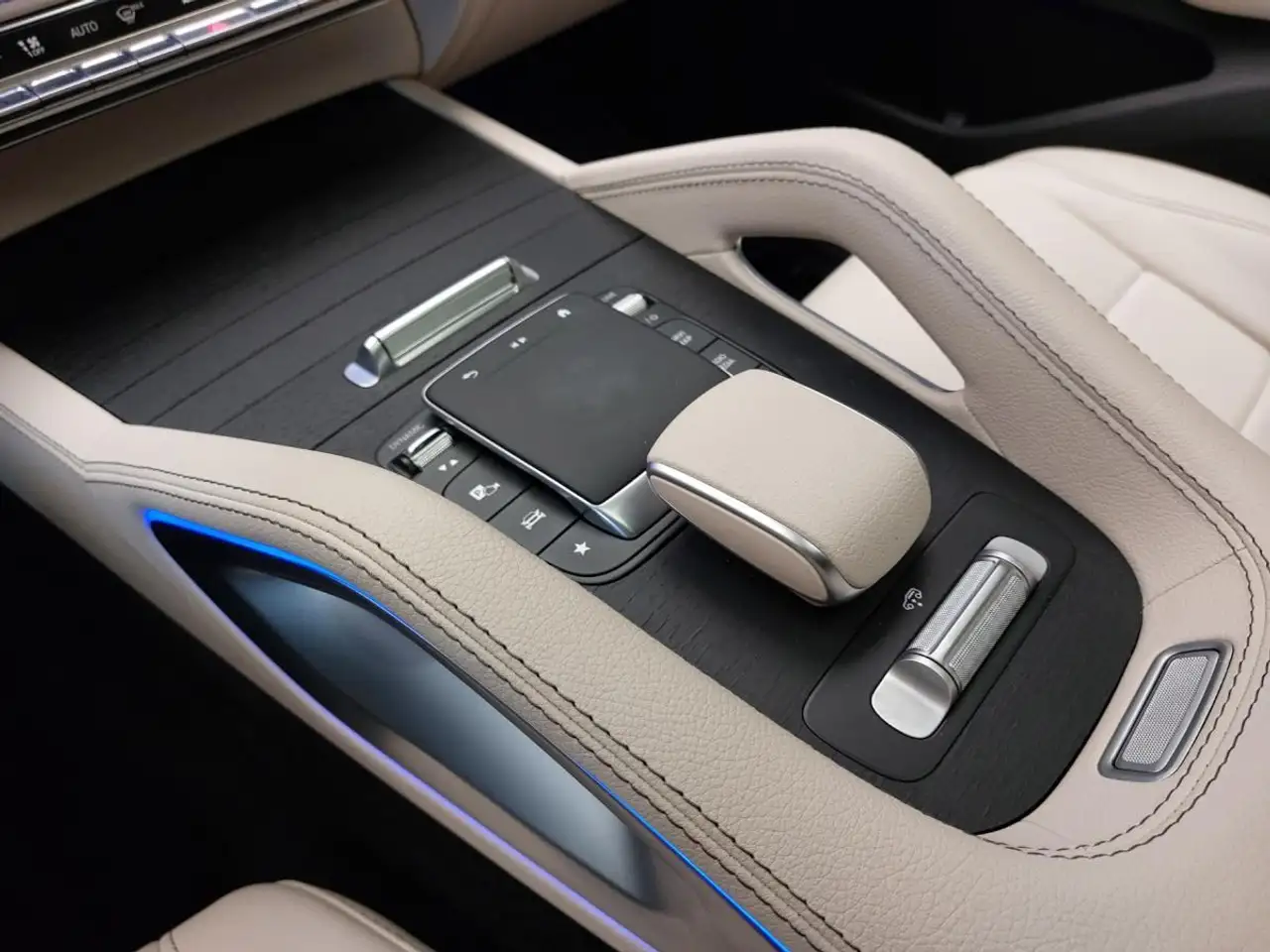 Mercedes-Benz GLE - Image 12