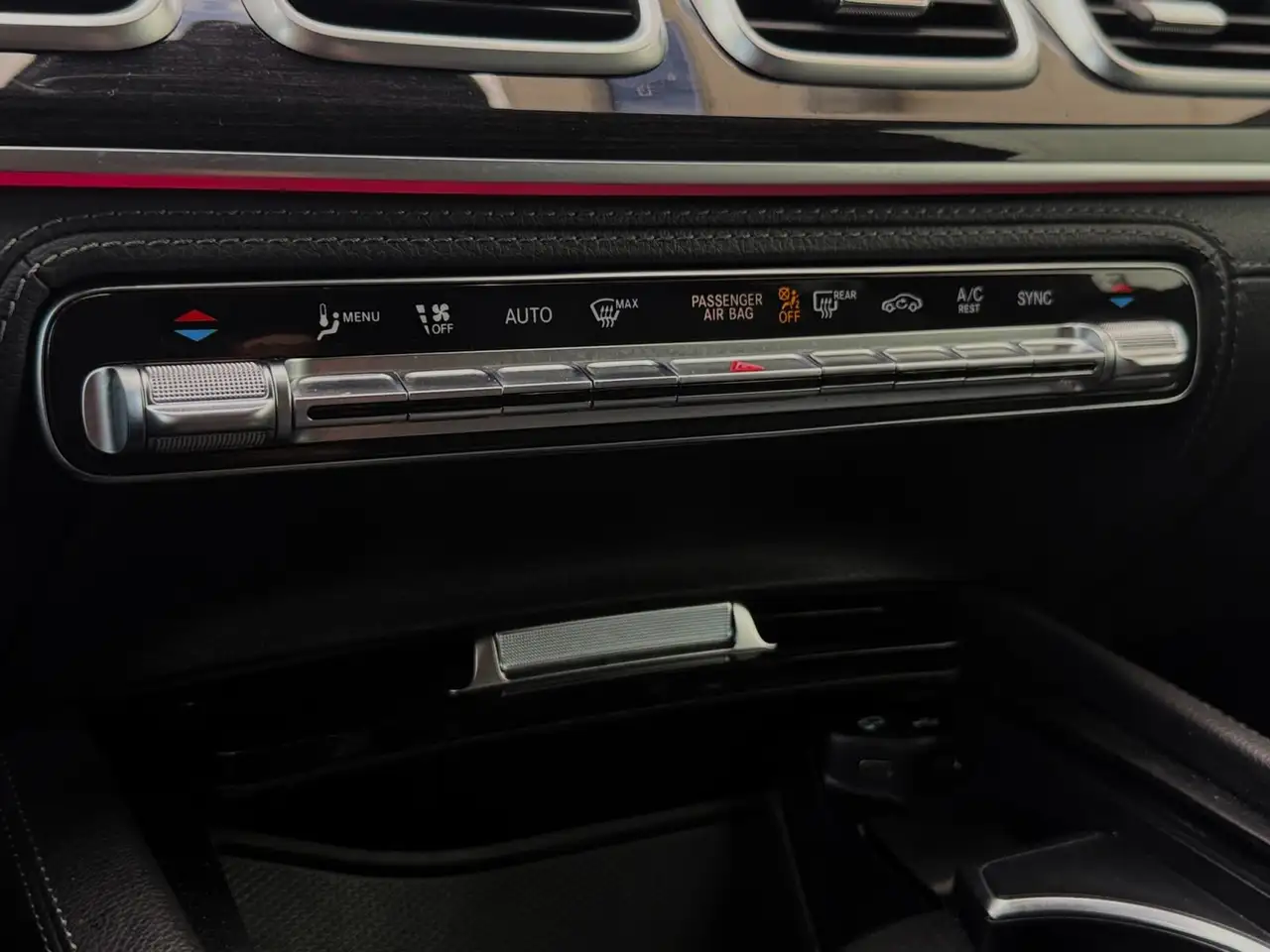 Mercedes-Benz GLS - Image 28
