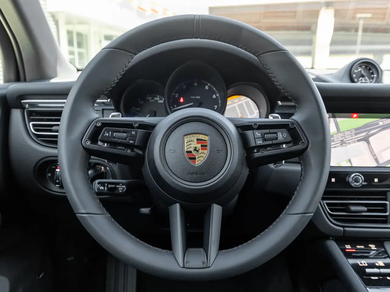 Porsche Macan - Image 21